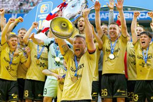 La 40 de ani, Podolski a câștigat trofeul cu echipa de suflet în fața internaționalului român