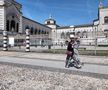 Imagini din afara Cimitirului Monumentale