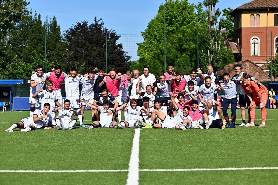 Cum se trăiește un meci de Primavera la Milano » Mijlocașul român, coleg în echipă cu fiul patronului, a „răpus-o” pe Inter U20