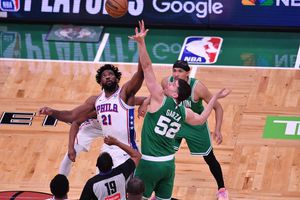 După 44 de ani, Philadelphia 76ers a învins-o pe Boston Celtics într-o serie de playoff! Joel Embiid și Tyrese Maxey, prestații grozave în celebra TD Garden