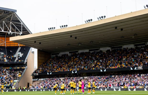 O bucată de metal a căzut de pe acoperișul stadionului din Premier League » Fanii puteau asista la o tragedie