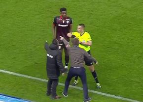„Fu**ing JOKE!” » Jucătorii lui Dinamo au răbufnit după eroarea evidentă de arbitraj din Bănie