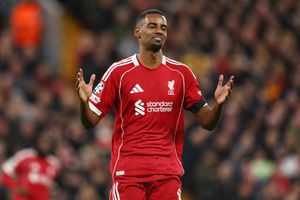 Lovitură pentru Liverpool! Atacantul de 150 de milioane lipsește pe „Old Trafford”