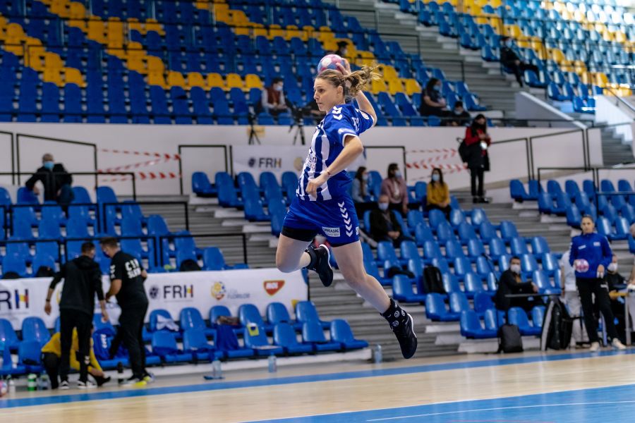 Luciana Popescu este motorul echipei din Slatina FOTO Dan Potor Titlul de golgeter împărțit la doi. Nu a știut Minaur că Jovana Kovacevici mai are nevoie de un gol?