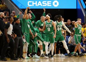 Boston lovește prima! Celtics câștigă meciul 1 al finalei NBA cu Golden State Warriors, după o revenire explozivă în sfertul 4