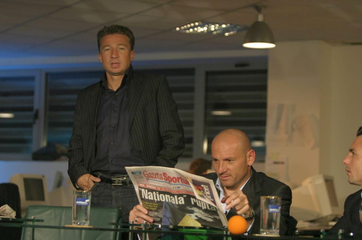 24 de ani de când Stelea le arăta degetele mijlocii spectatorilor, iar Hagi cerea statuie » În 2015, când i s-a făcut un bust, „Regele” declara: „Eu sunt legendă, nu statuie! V-am făcut fericiți”