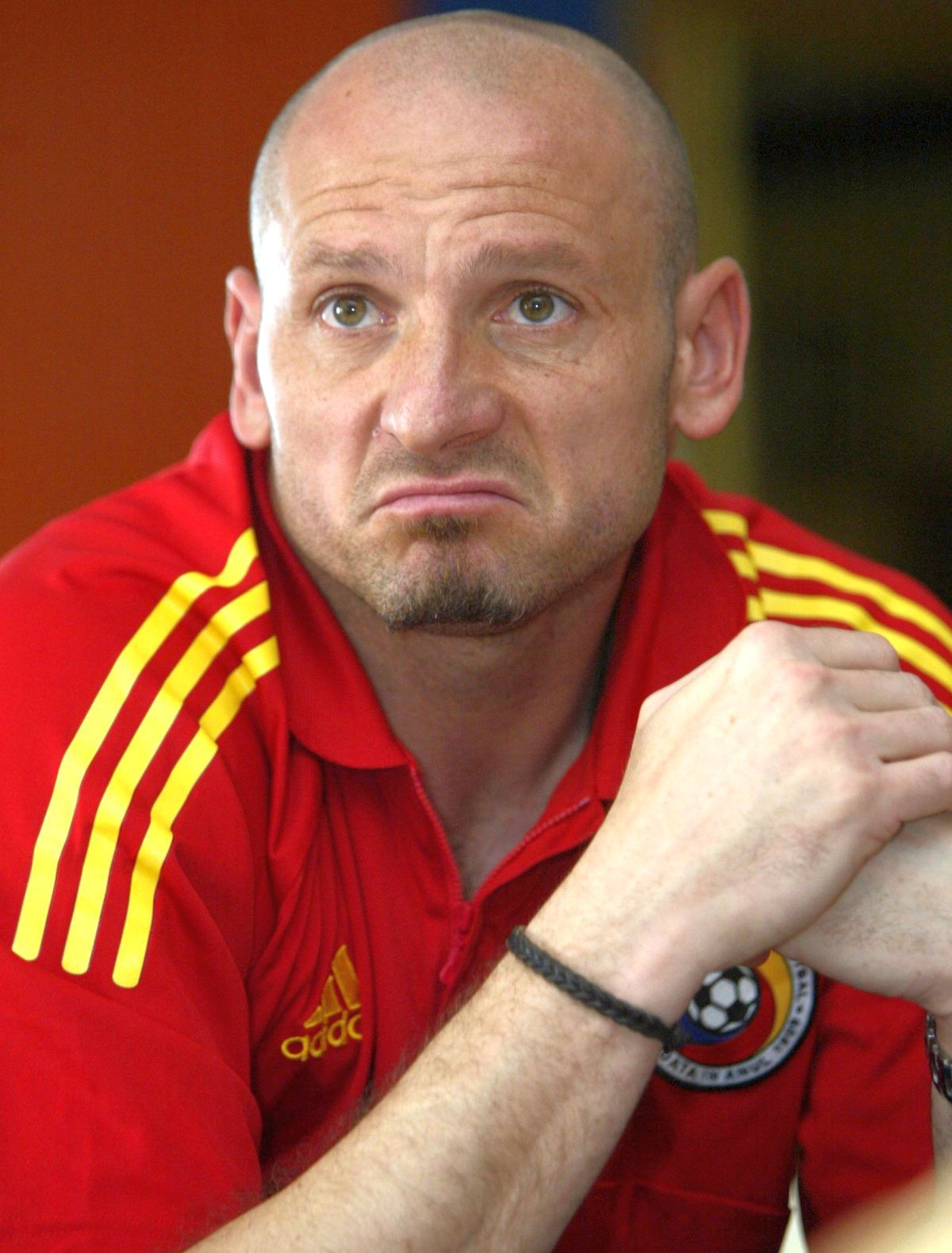 24 de ani de când Stelea le arăta degetele mijlocii spectatorilor, iar Hagi cerea statuie » În 2015, când i s-a făcut un bust, „Regele” declara: „Eu sunt legendă, nu statuie! V-am făcut fericiți”