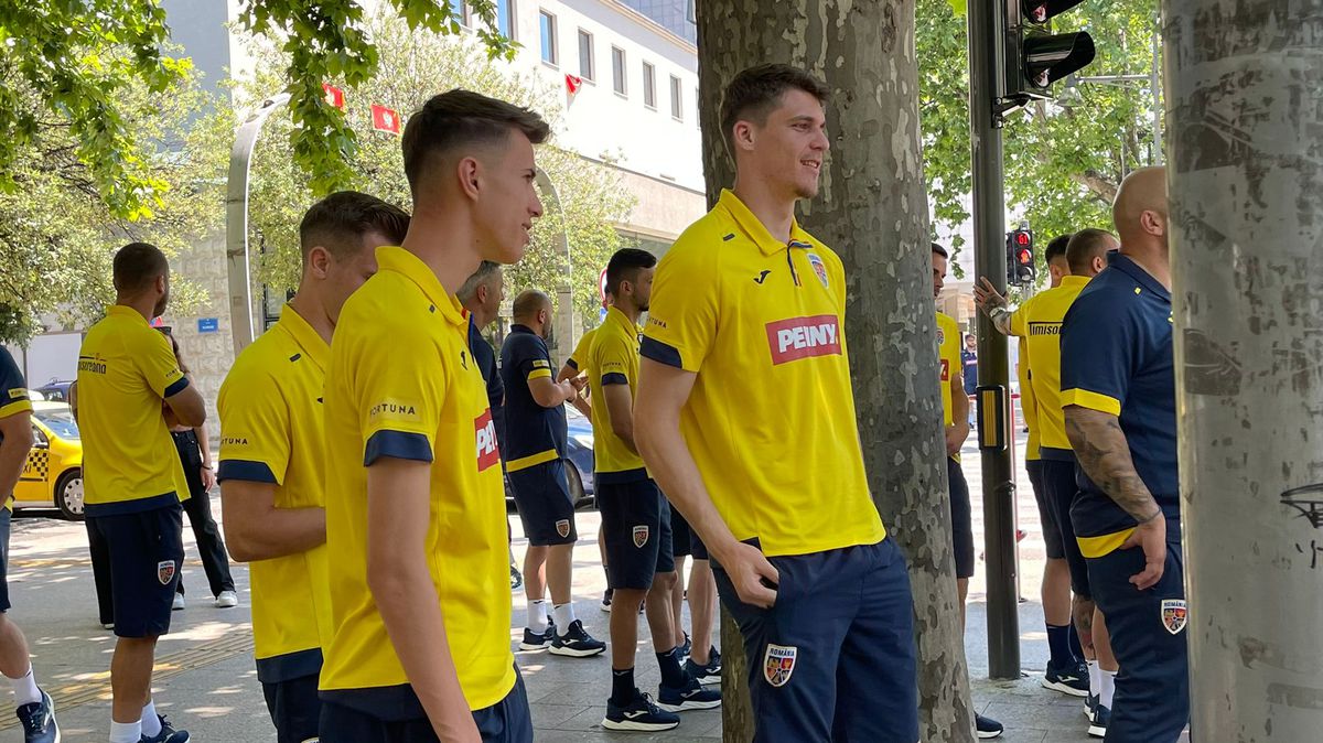 Jucătorii naționalei României s-au relaxat înainte de meciul cu Muntenegru » Moment amuzant în parc