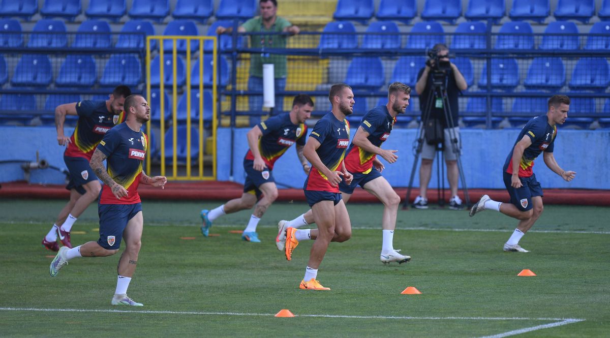 Antrenamentul lui Edi Iordănescu de la Podgorica, supravegheat de Răzvan Burleanu