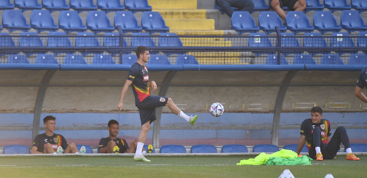 Antrenamentul lui Edi Iordănescu de la Podgorica, supravegheat de Răzvan Burleanu