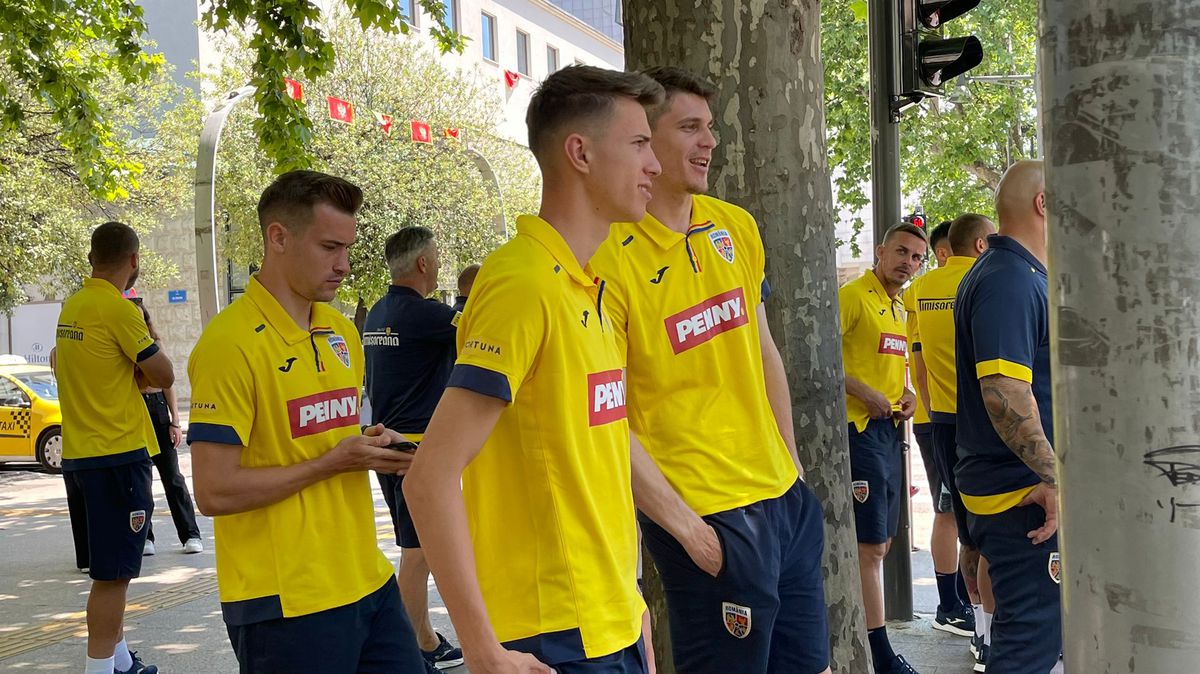 Jucătorii naționalei României s-au relaxat înainte de meciul cu Muntenegru » Moment amuzant în parc