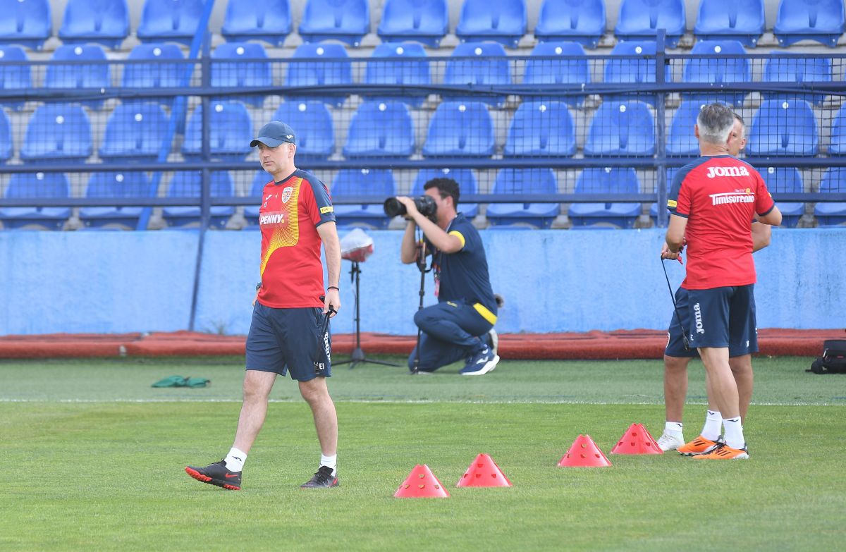 Antrenamentul lui Edi Iordănescu de la Podgorica, supravegheat de Răzvan Burleanu