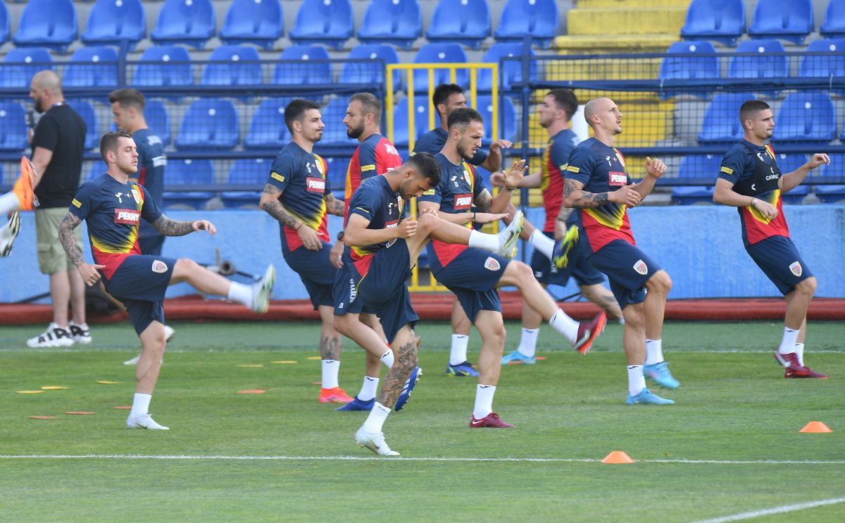 Antrenamentul lui Edi Iordănescu de la Podgorica, supravegheat de Răzvan Burleanu