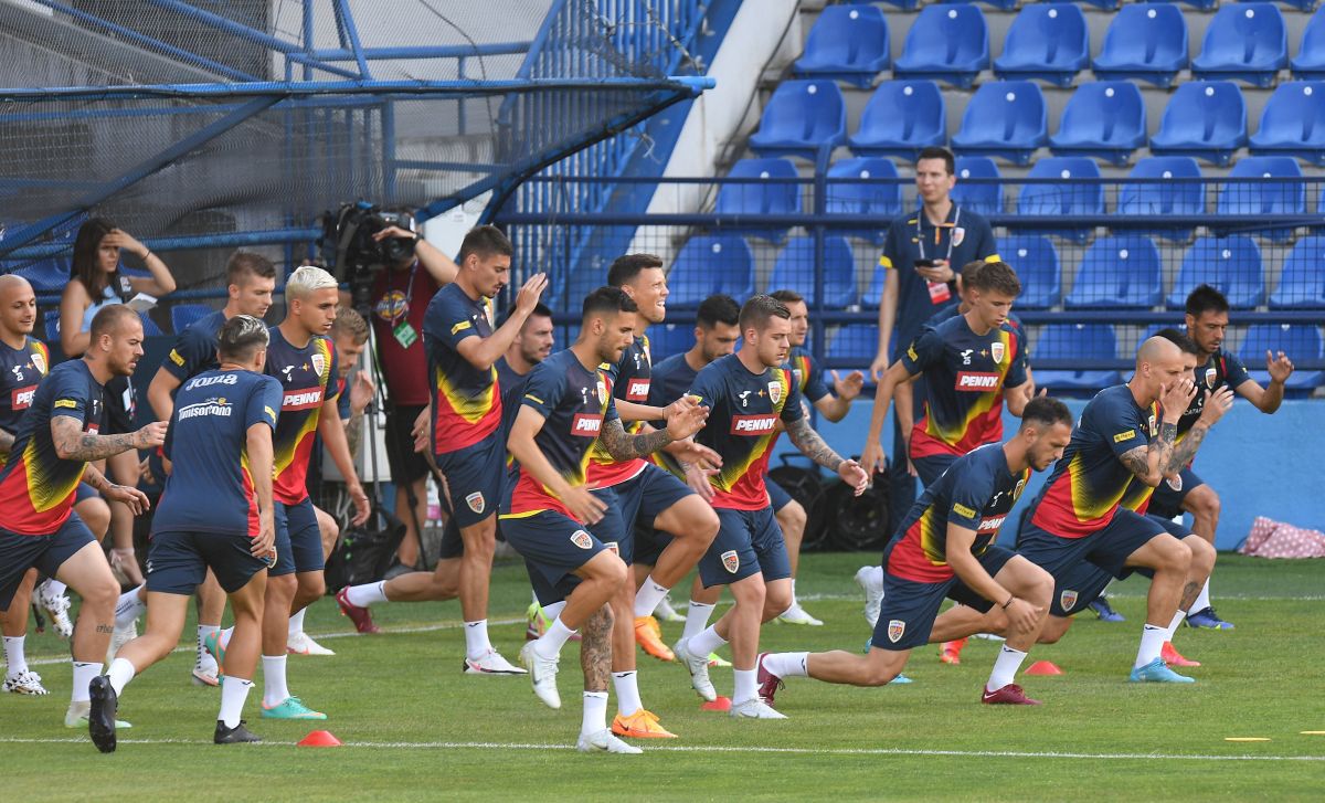 Antrenamentul lui Edi Iordănescu de la Podgorica, supravegheat de Răzvan Burleanu