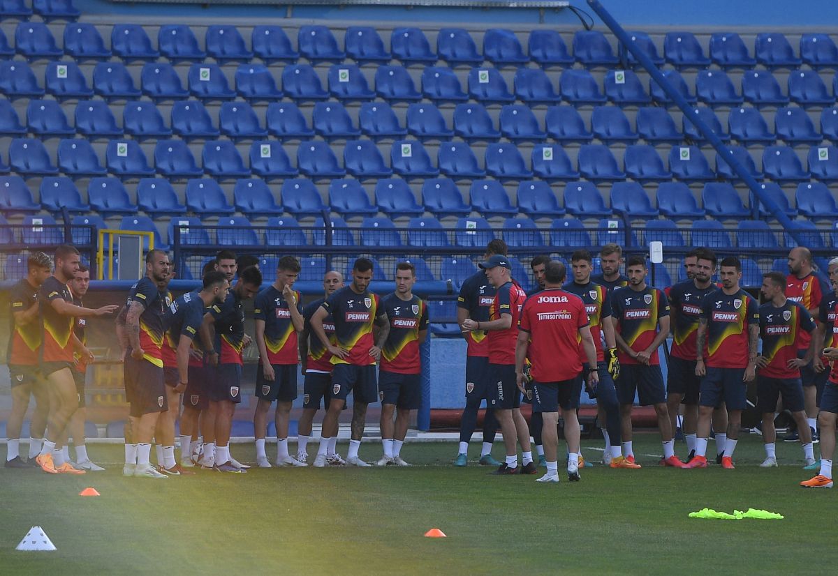 Antrenamentul lui Edi Iordănescu de la Podgorica, supravegheat de Răzvan Burleanu