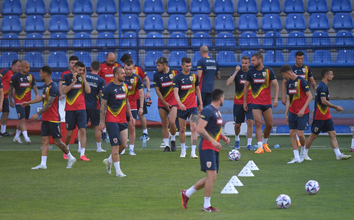 Antrenamentul lui Edi Iordănescu de la Podgorica, supravegheat de Răzvan Burleanu