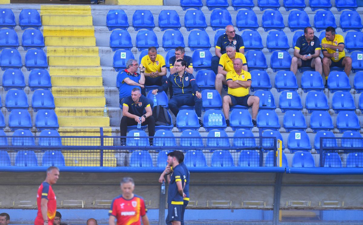 Antrenamentul lui Edi Iordănescu de la Podgorica, supravegheat de Răzvan Burleanu