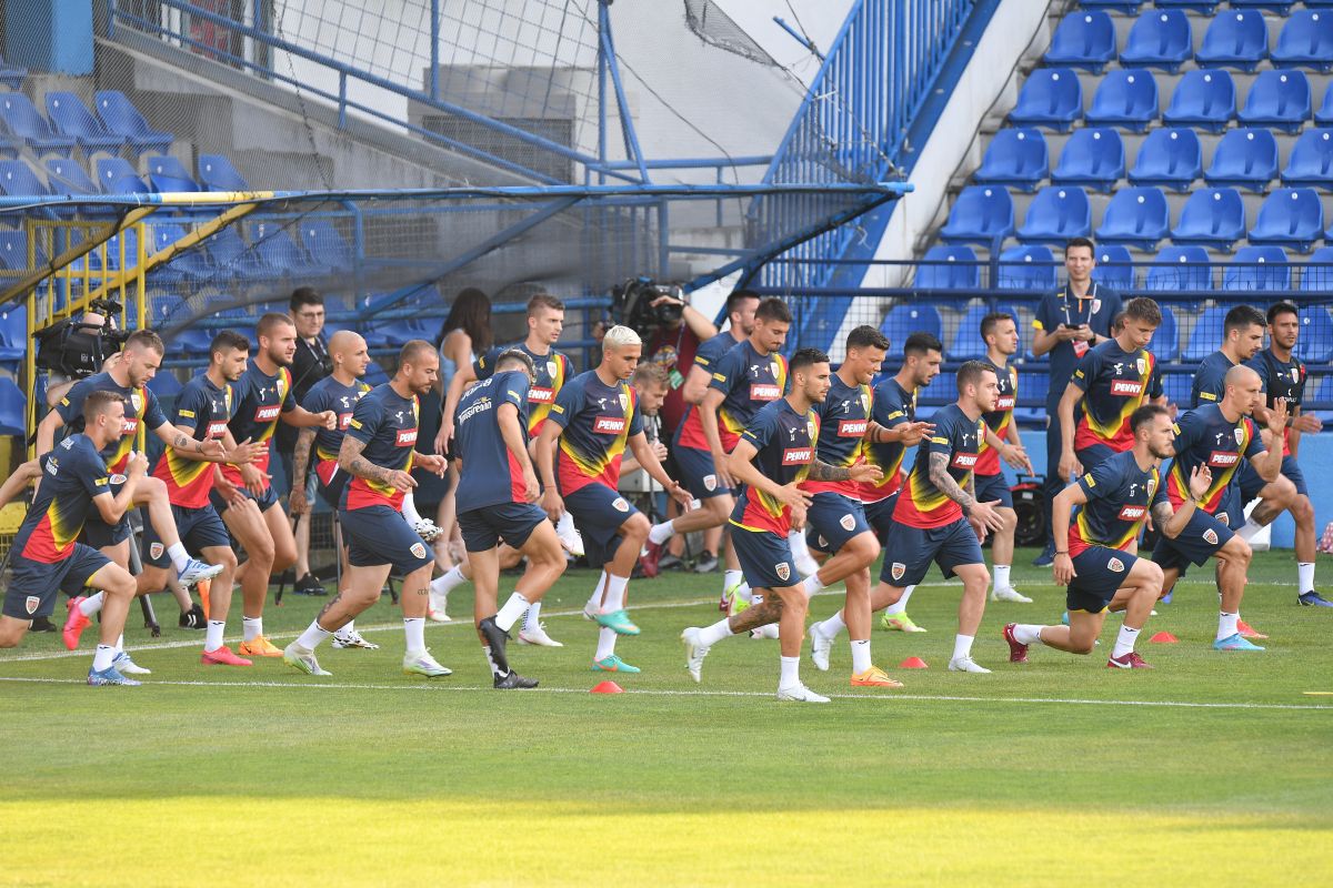 Antrenamentul lui Edi Iordănescu de la Podgorica, supravegheat de Răzvan Burleanu