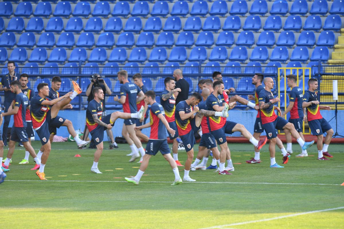 Antrenamentul lui Edi Iordănescu de la Podgorica, supravegheat de Răzvan Burleanu