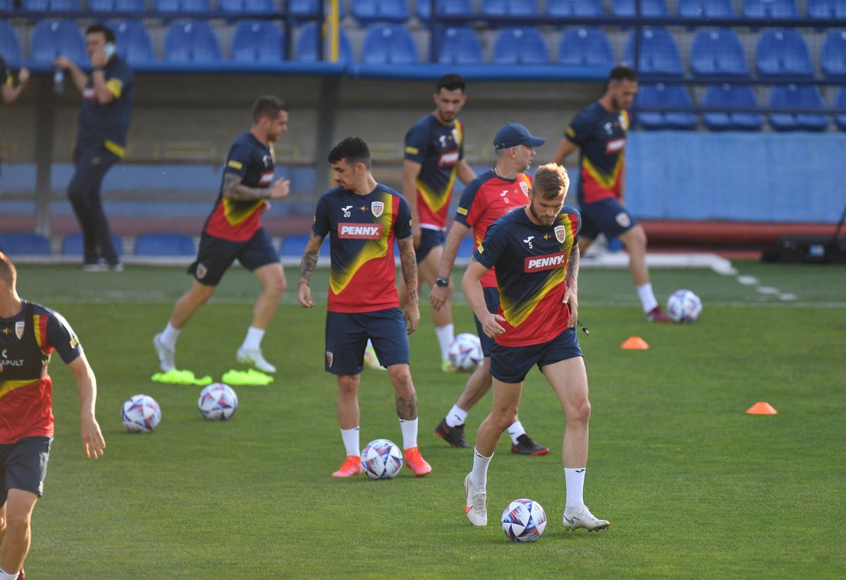 Antrenamentul lui Edi Iordănescu de la Podgorica, supravegheat de Răzvan Burleanu