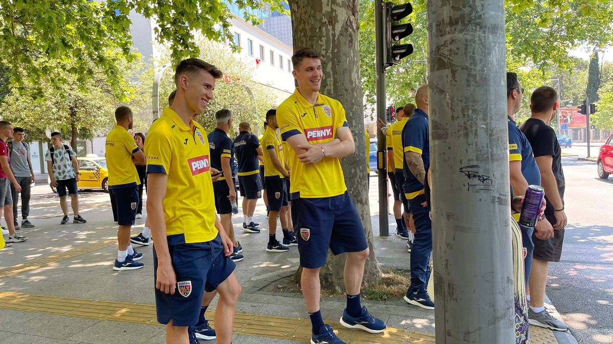 Jucătorii naționalei României s-au relaxat înainte de meciul cu Muntenegru » Moment amuzant în parc