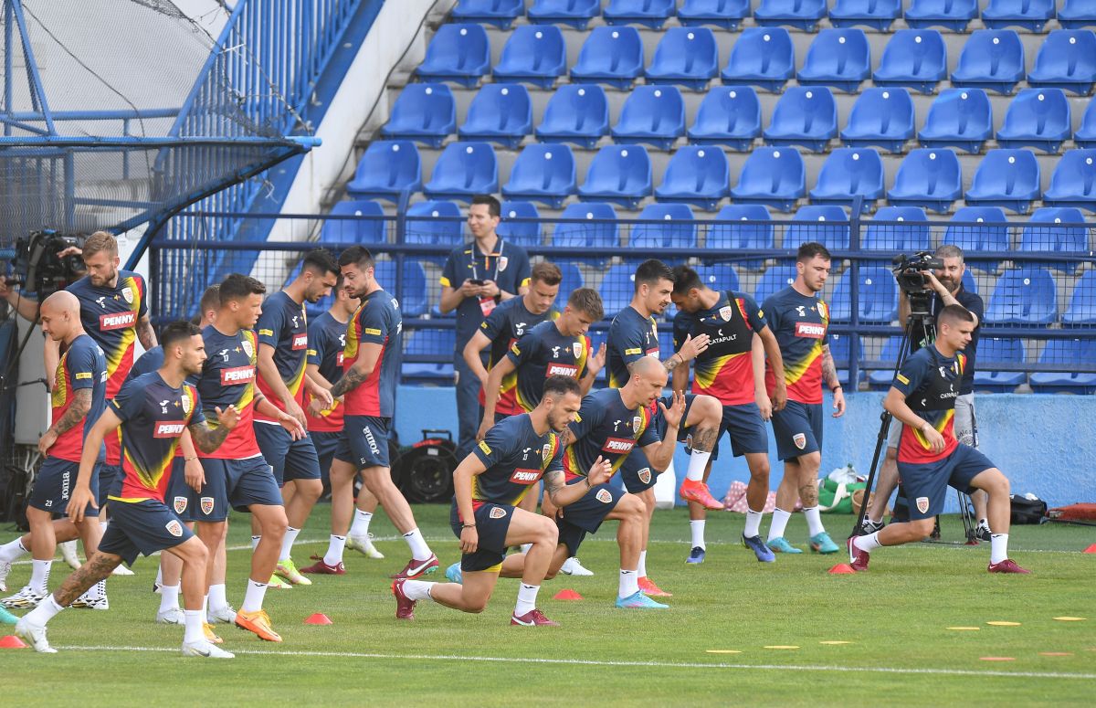 Antrenamentul lui Edi Iordănescu de la Podgorica, supravegheat de Răzvan Burleanu