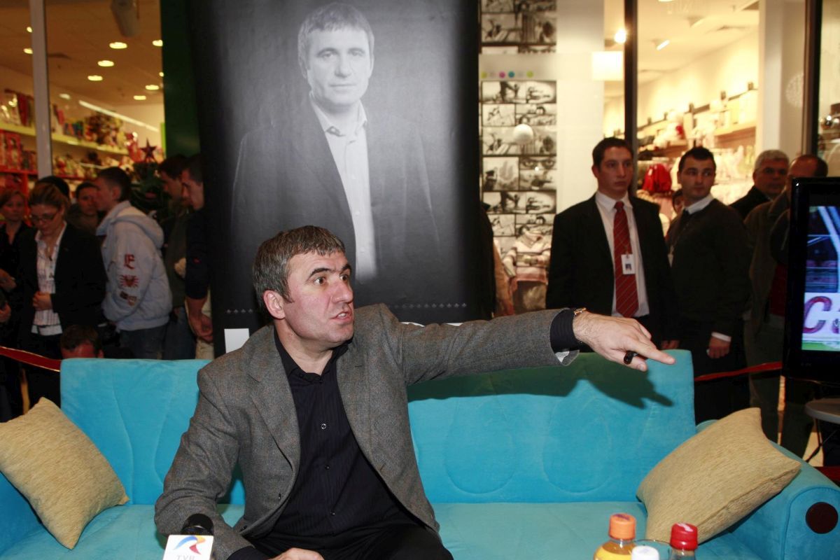 24 de ani de când Stelea le arăta degetele mijlocii spectatorilor, iar Hagi cerea statuie