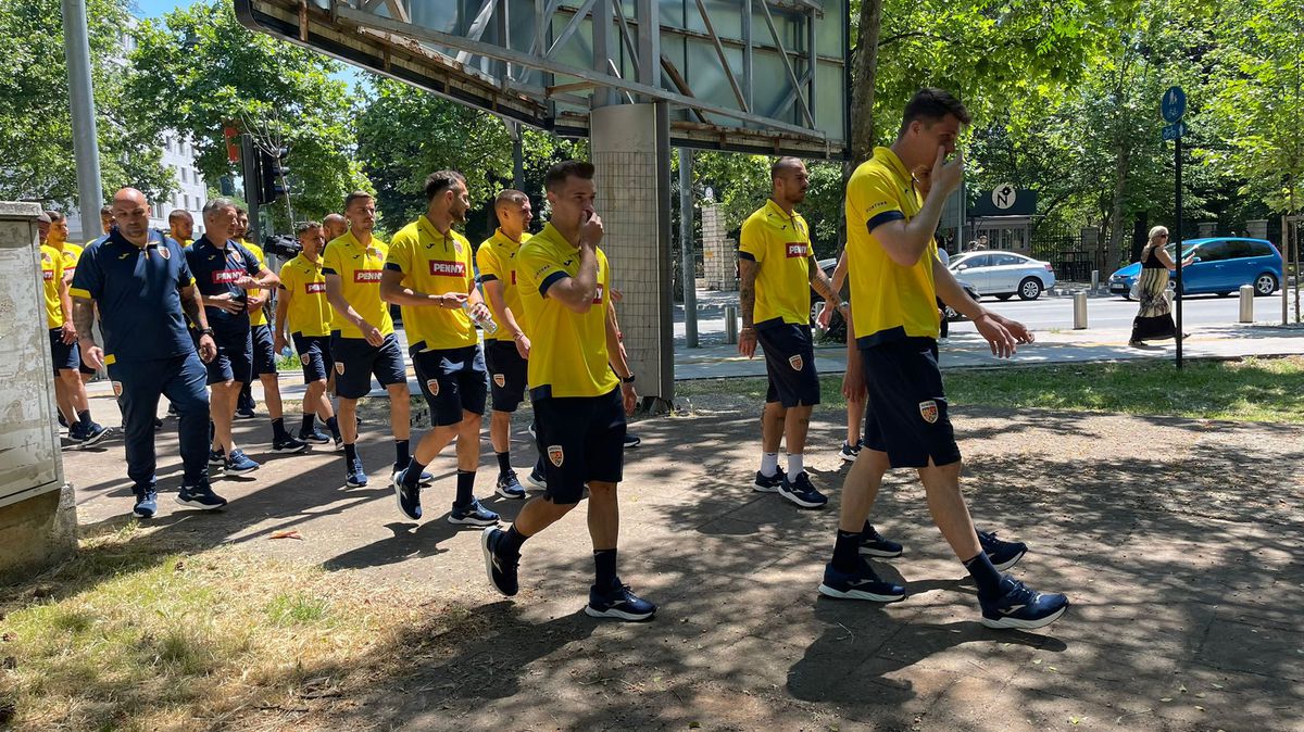 Jucătorii naționalei României s-au relaxat înainte de meciul cu Muntenegru » Moment amuzant în parc