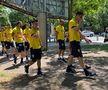 Jucătorii naționalei României s-au relaxat înainte de meciul cu Muntenegru » Moment amuzant în parc