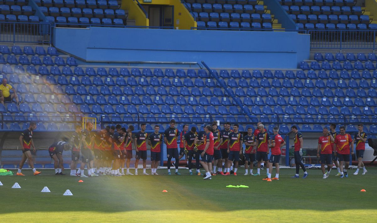 Antrenamentul lui Edi Iordănescu de la Podgorica, supravegheat de Răzvan Burleanu