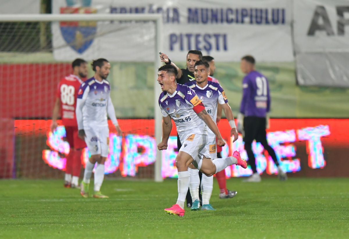 Fiesta în vestiarul lui Dinamo » Amzăr s-a urcat pe masă, dansuri pe manele + 3 momente care nu s-au văzut la TV