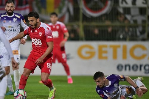 FC Argeș - Dinamo » Lamine Ghezali (23) a reușit o acțiune splendidă în minutul 40, la 2-0 pentru alb-violeți, încheiată cu gol.