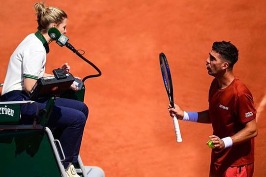 Thanasi Kokkinakis s-a înfuriat pe arbitru, la Roland Garros. Foto: Captură Eurosport.de