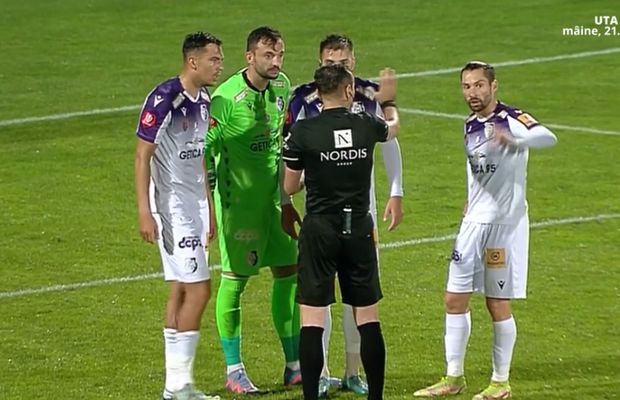 Sebastian Colțescu, salvat de VAR în FC Argeș - Dinamo » Aproape de o gafă uriașă