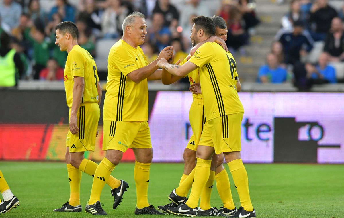 Cum arată astăzi jucătorii Generației de Aur care n-au fost văzuți în ultimii ani + 4 apariții spectaculoase la demonstrativul de la Cluj