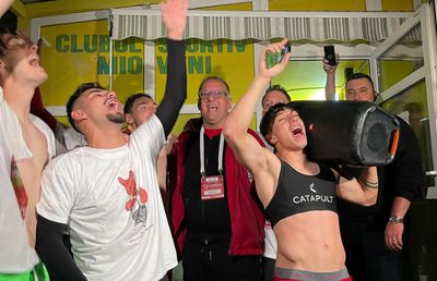 Dinamoviștii și-au adus aminte și de „era spartanilor”: ce hit și-a făcut loc la fiesta „câinilor”