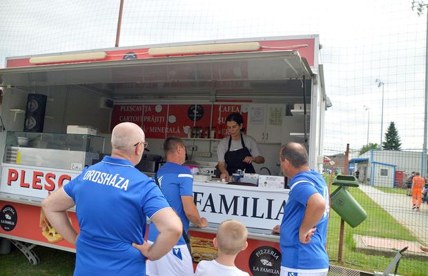 Turneu Internațional de Old Boys la Arad » Nume mari, gustări și răcoritoare: „Povestea merge mai departe”