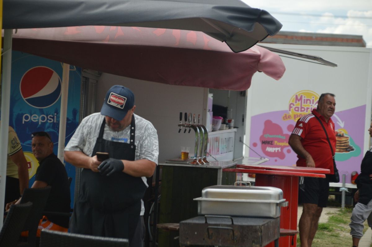 Turneu Internațional de Old Boys la Arad » Nume mari, gustări și răcoritoare: „Povestea merge mai departe”