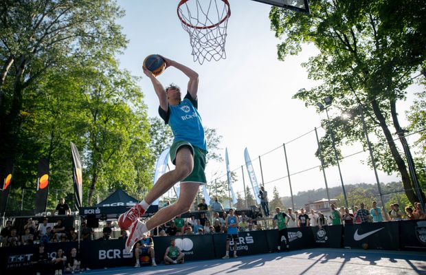 Au „invadat” Tâmpa! A fost spectacol sub panou la Sport Arena Streetball Brașov