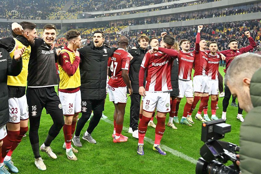 Virgil Drăghia, cu geacă neagră, nu va continua la Rapid // foto: Imago Images