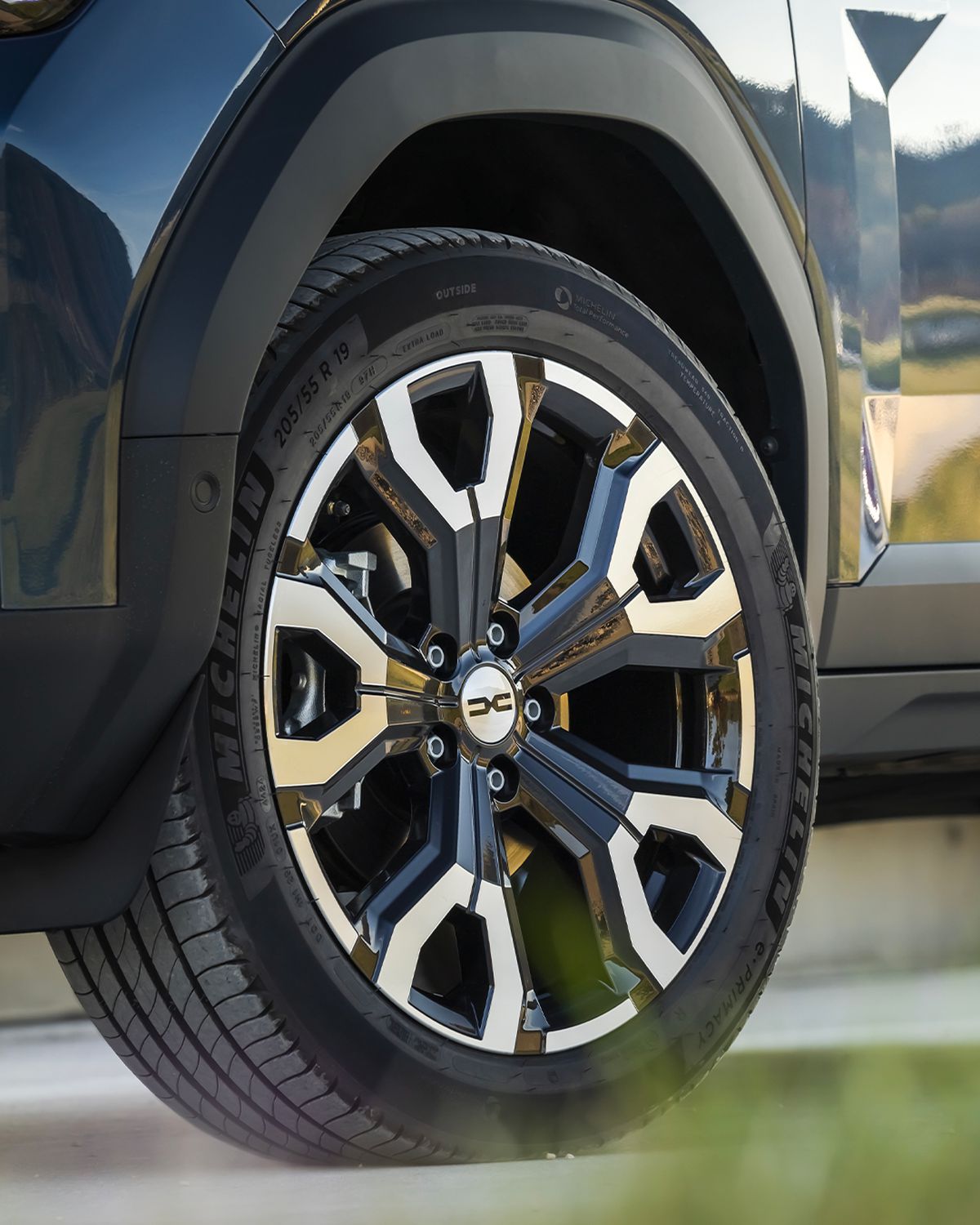 Robotizarea face victime: Dacia oferă prime de până la 40.000 de euro angajaților care doresc să se concedieze voluntar