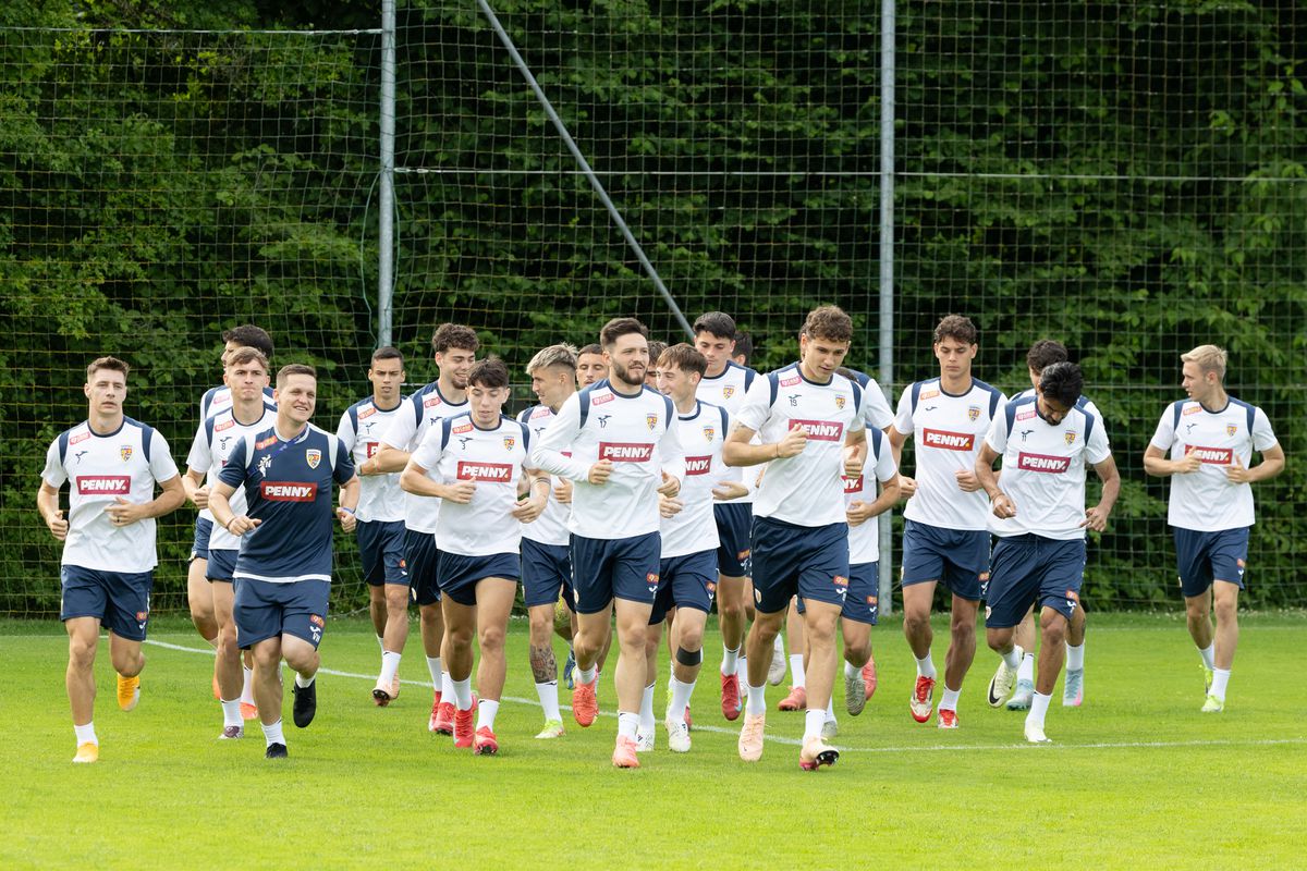 Toată lumea s-a oprit pentru a-l aplauda! Faza zilei în cantonamentul naționalei U21, Pancu e în transă + new-entry la antrenamentul de azi