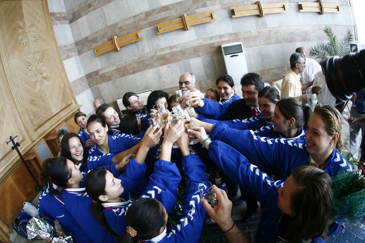 De la glorie la adio » Totul despre cariera Cristinei Neagu: debutul briliant la Mondialul din Franța, accidentările care i-au adus durere și revenirea acasă