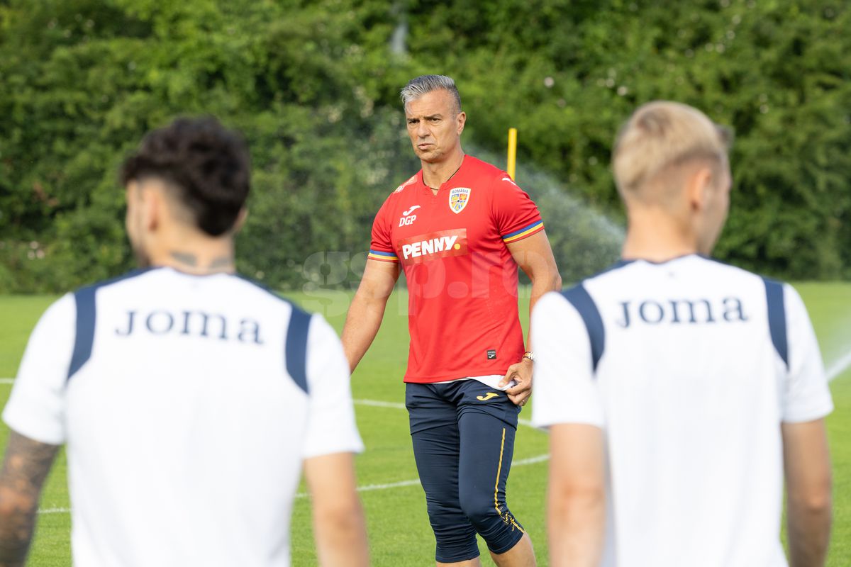 Toată lumea s-a oprit pentru a-l aplauda! Faza zilei în cantonamentul naționalei U21, Pancu e în transă + new-entry la antrenamentul de azi