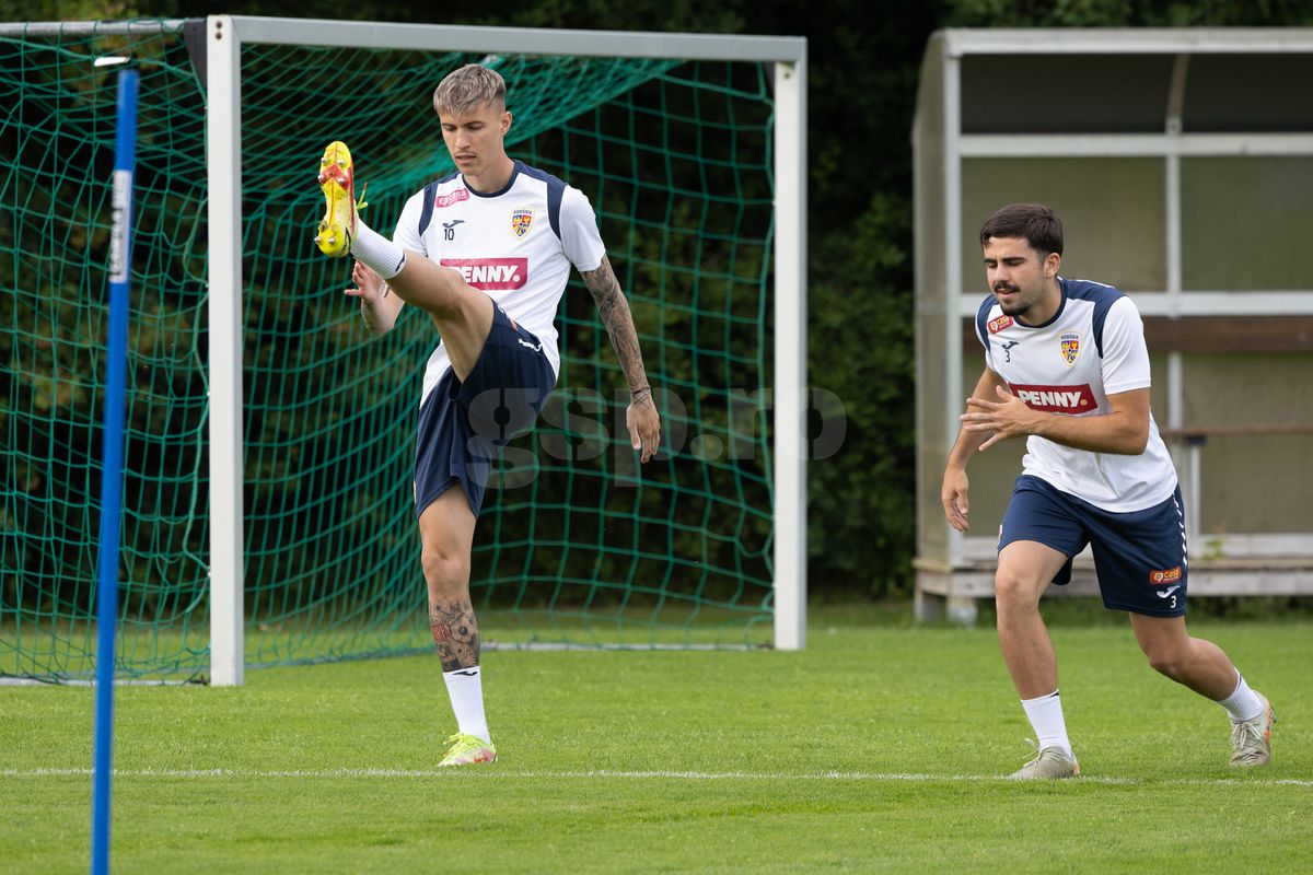 Toată lumea s-a oprit pentru a-l aplauda! Faza zilei în cantonamentul naționalei U21, Pancu e în transă + new-entry la antrenamentul de azi