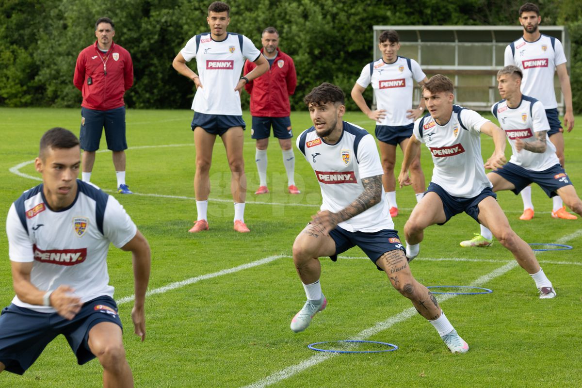 Toată lumea s-a oprit pentru a-l aplauda! Faza zilei în cantonamentul naționalei U21, Pancu e în transă + new-entry la antrenamentul de azi