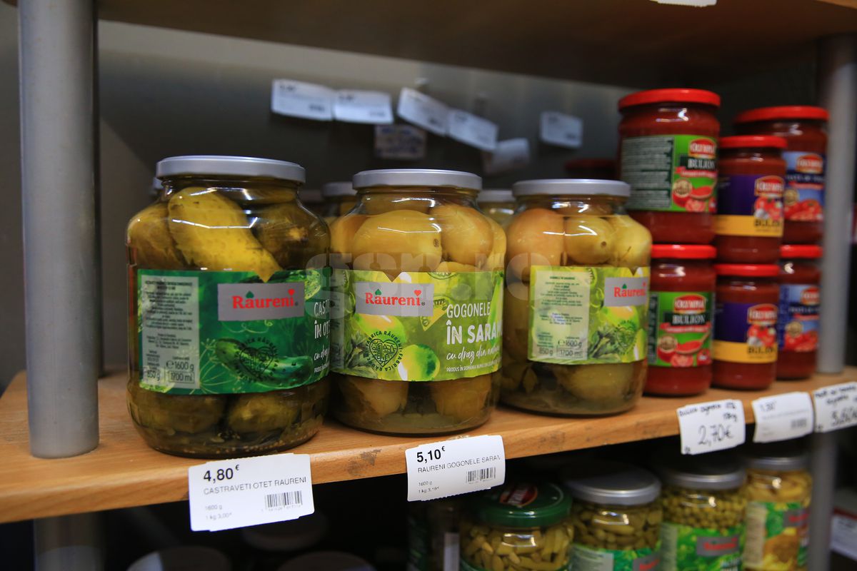 „Am simțit potențial pe piața austriacă” » Business-ul 100% românesc descoperit în Graz: patron-microbist, politică la tejghea și produse tradiționale pe alese