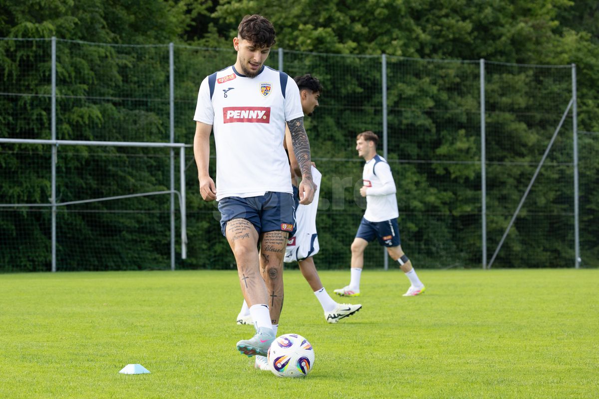 Toată lumea s-a oprit pentru a-l aplauda! Faza zilei în cantonamentul naționalei U21, Pancu e în transă + new-entry la antrenamentul de azi