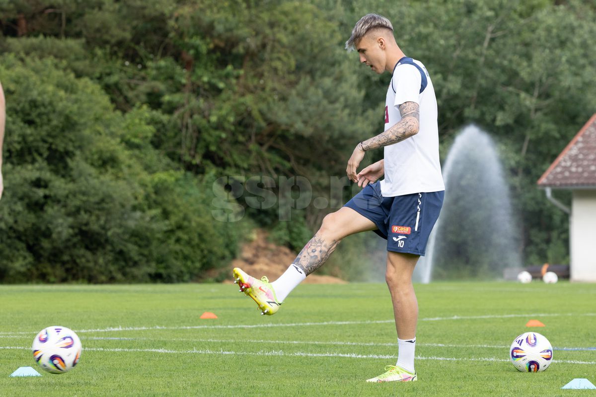 Toată lumea s-a oprit pentru a-l aplauda! Faza zilei în cantonamentul naționalei U21, Pancu e în transă + new-entry la antrenamentul de azi