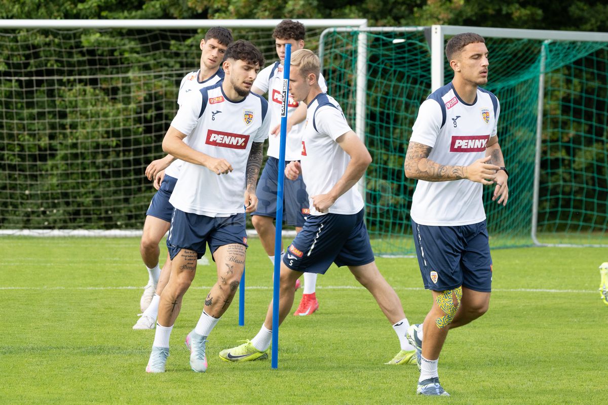 Toată lumea s-a oprit pentru a-l aplauda! Faza zilei în cantonamentul naționalei U21, Pancu e în transă + new-entry la antrenamentul de azi